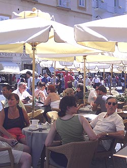 piazza in Amalfi